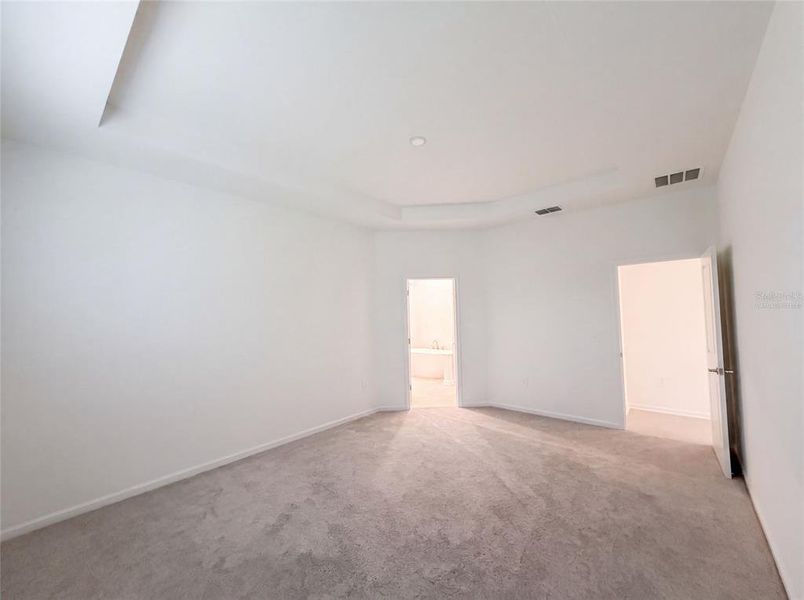 Spacious, unfurnished interior of a new home in Meadow Pointe, Groveland (Image 19).