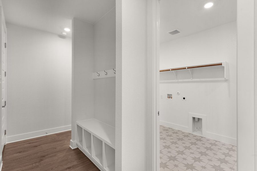 Spacious, unfurnished interior of a new home in Broken Oak, Georgetown (Image 27).