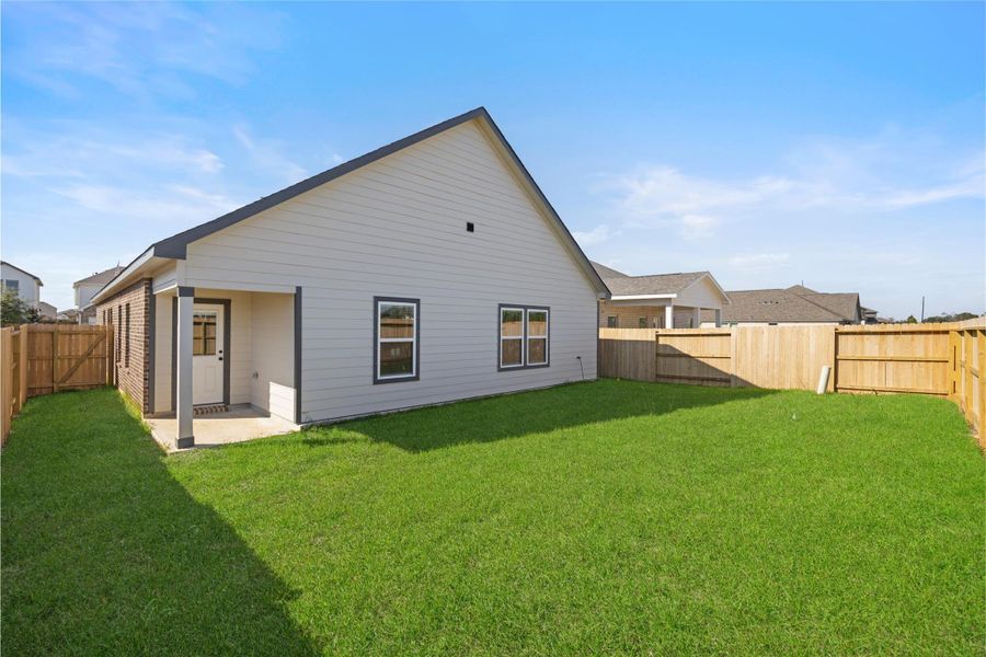 Exterior details and patio area of a home in Kendall Lakes, Alvin (Image 2). Exterior details and patio area of a home in Kendall Lakes, Alvin (Image 2).