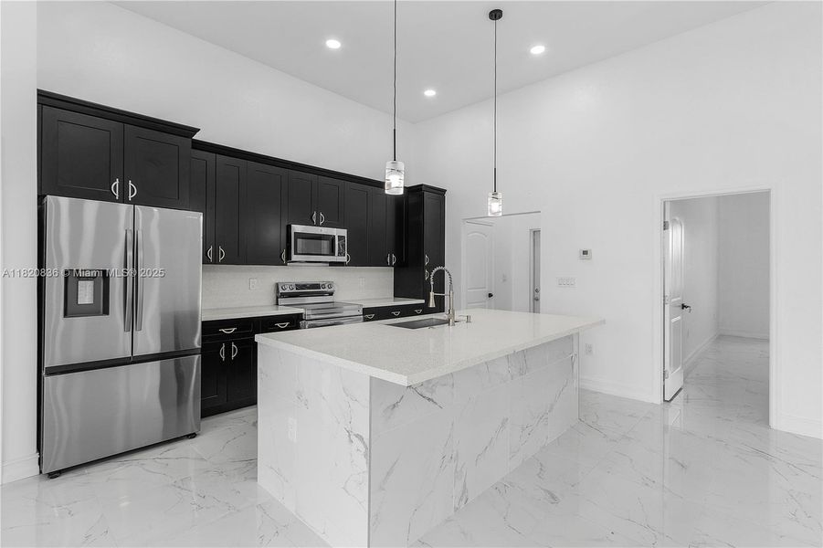 Spacious, unfurnished interior of a new home in , Lehigh Acres (Image 10).