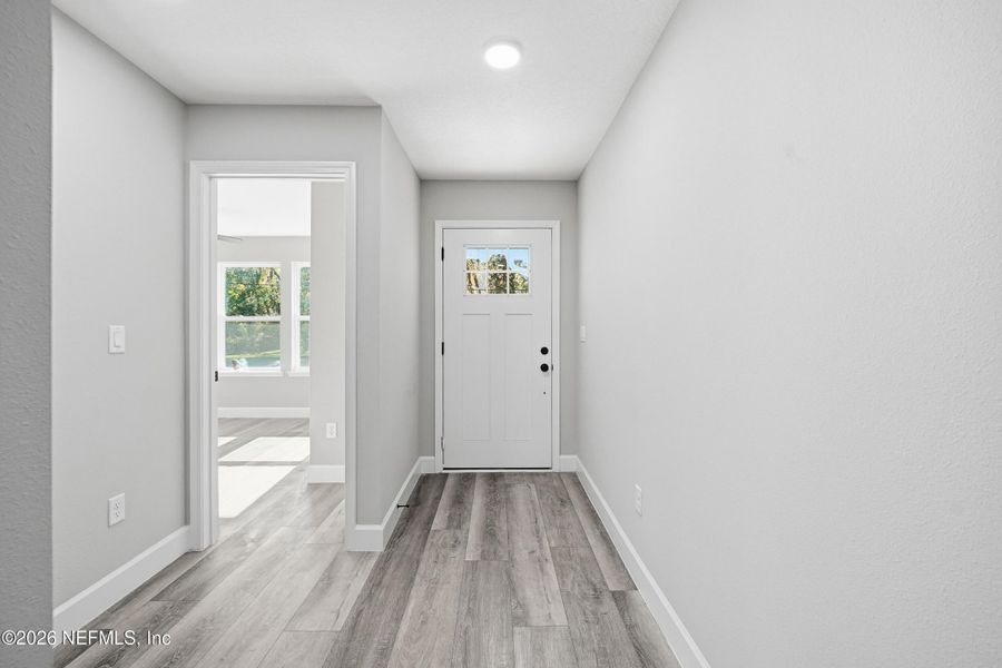 Spacious, unfurnished interior of a new home in , Jacksonville (Image 18).