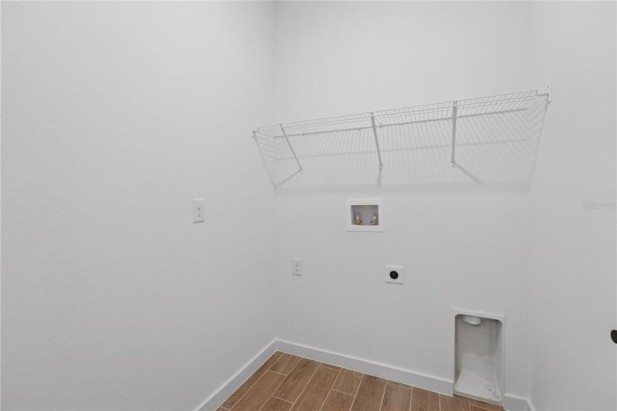 Spacious, unfurnished interior of a new home in Sabana Reserve, Ocala (Image 11).