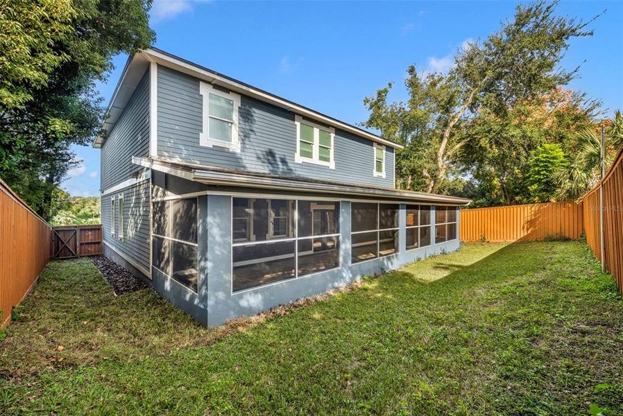 Exterior details and patio area of a home in , Apopka (Image 20).