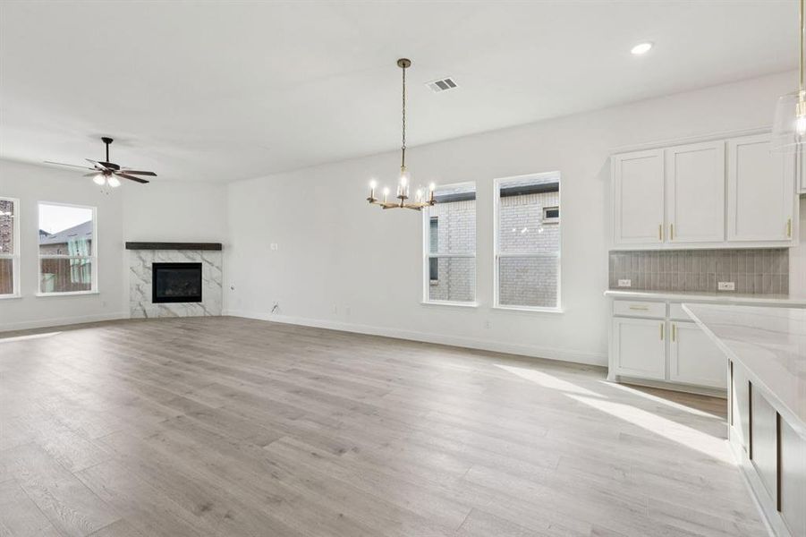 Spacious, unfurnished interior of a new home in Country Lakes, Denton (Image 18).