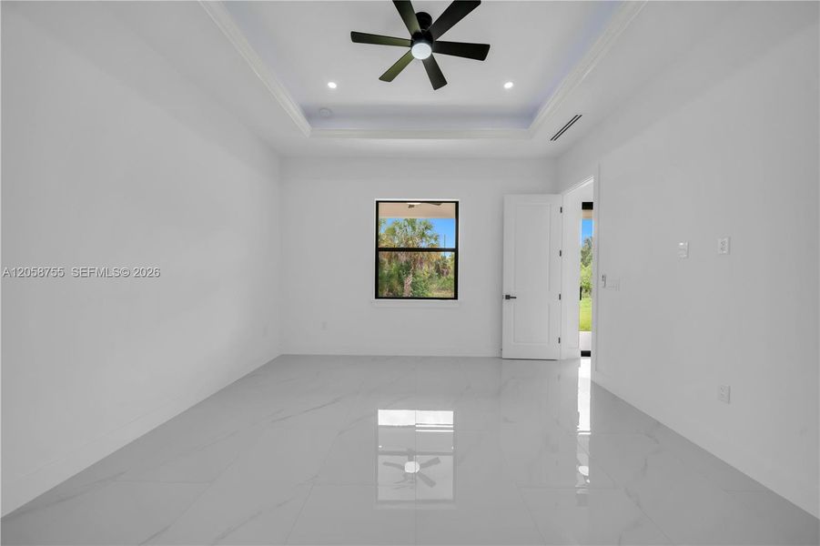 Spacious, unfurnished interior of a new home in , Lehigh Acres (Image 19).