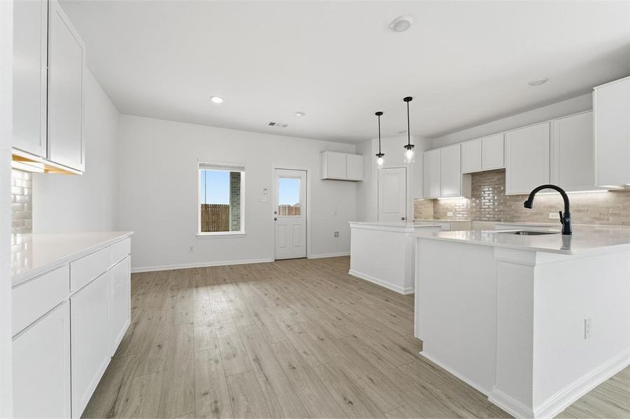 Furnished interior view inside a new home in Saddlebrook Estates, Waxahachie (Image 5).