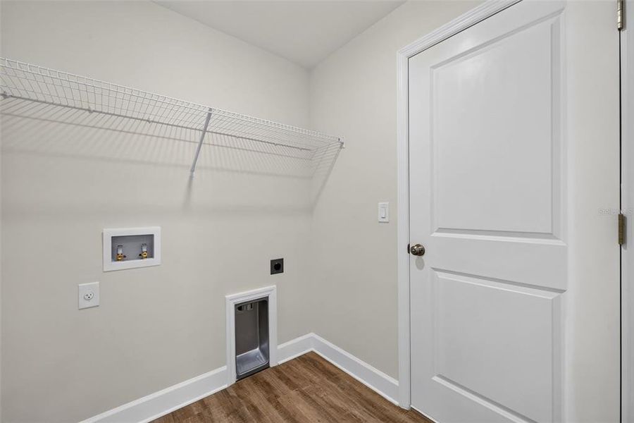 Spacious, unfurnished interior of a new home in , Port Charlotte (Image 16).