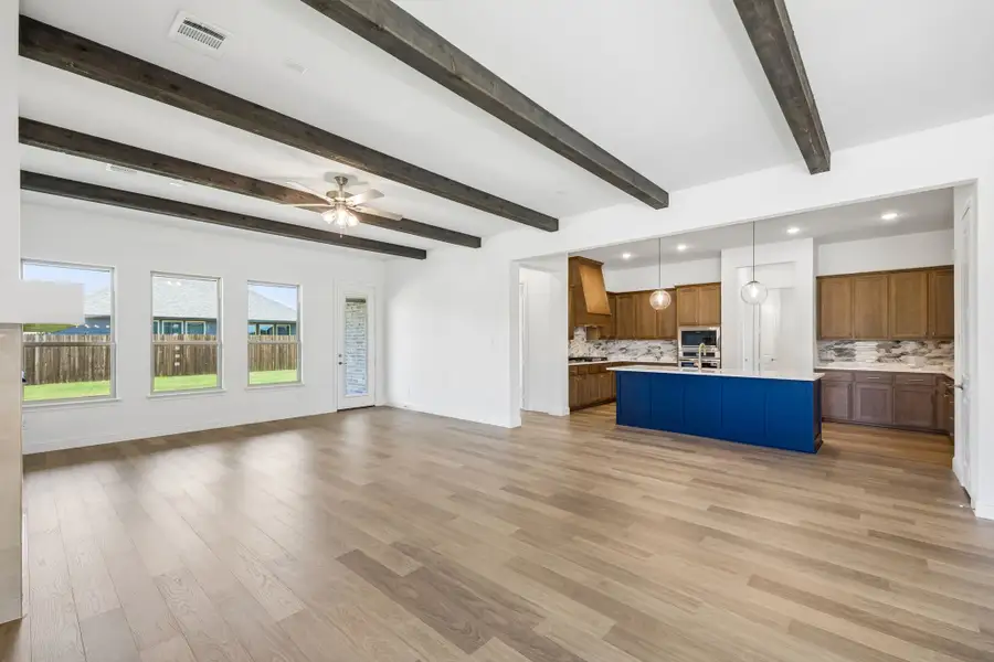 Spacious, unfurnished interior of a new home in Sheppard's Place, Waxahachie (Image 22).