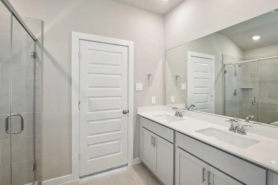 Furnished interior view inside a new home in Stewart's Ranch, Conroe (Image 5).