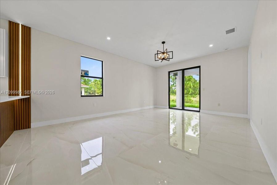 Spacious, unfurnished interior of a new home in , Lehigh Acres (Image 12).