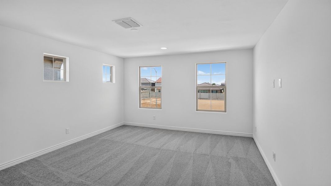 Spacious, unfurnished interior of a new home in Allen Ranches, Litchfield Park (Image 17).