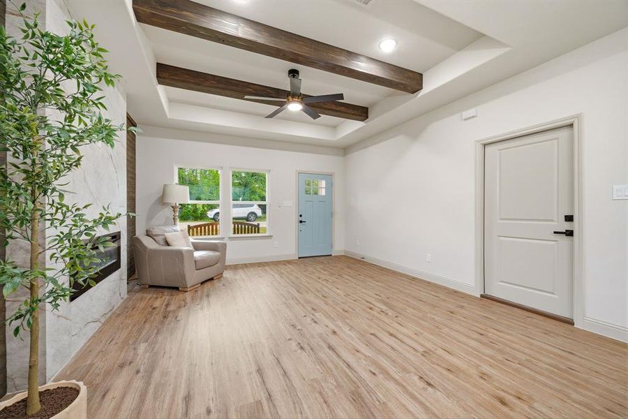 Spacious, unfurnished interior of a new home in , Granbury (Image 20).