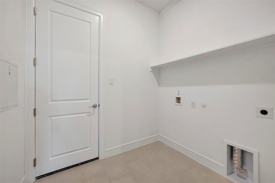 Spacious, unfurnished interior of a new home in Heath Golf & Yacht Villas, Heath (Image 20).