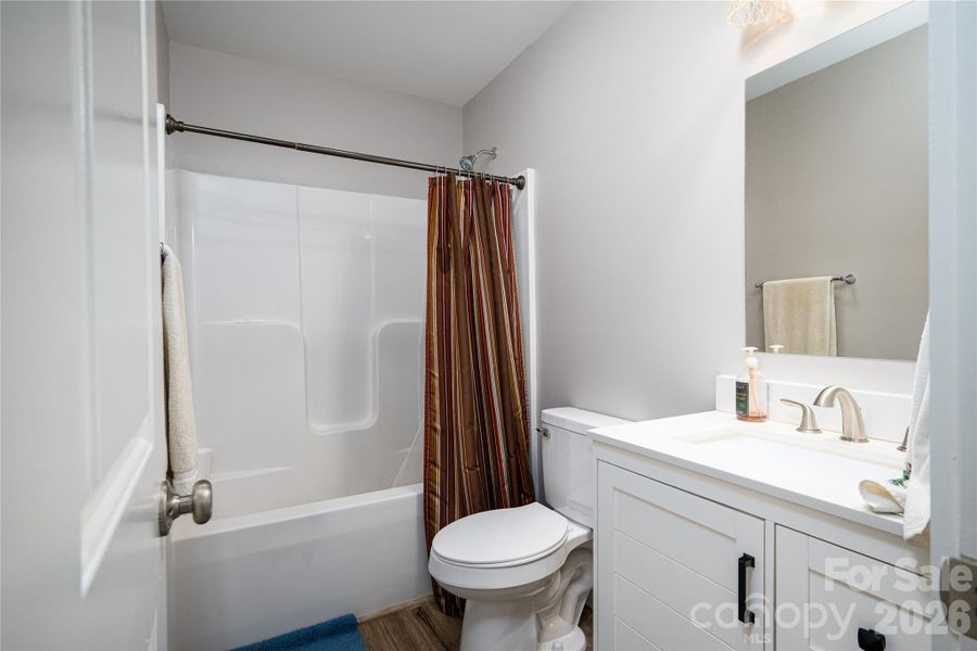 2nd Bathroom 2nd Bathroom