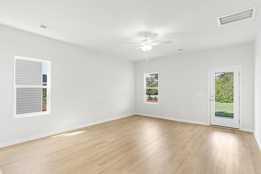 Spacious, unfurnished interior of a new home in Mayfair Village, Spartanburg (Image 13).