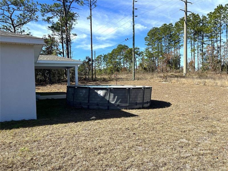 Exterior details and patio area of a home in , Dunnellon (Image 24).