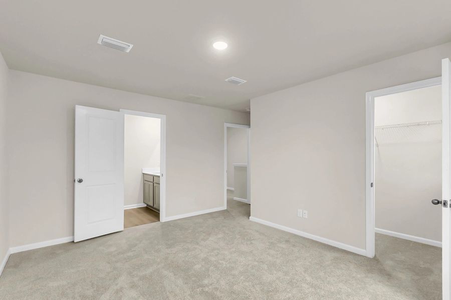 Spacious, unfurnished interior of a new home in Windward Village, Summerville (Image 15).