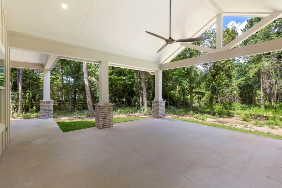 Your favorite room all will be the huge outdoor living space with vaulted ceiling and outdoor kitchen! Your favorite room all will be the huge outdoor living space with vaulted ceiling and outdoor kitchen!