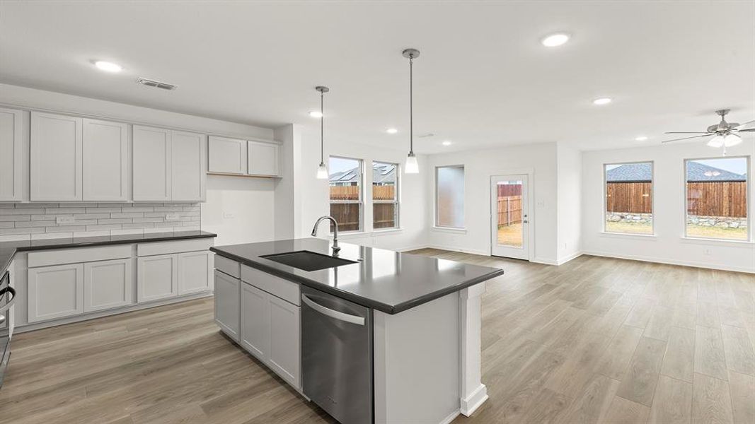 09. 1628 Elle - Kitchen (3)