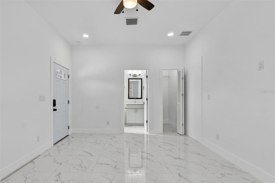 Spacious, unfurnished interior of a new home in , Thonotosassa (Image 27). Spacious, unfurnished interior of a new home in , Thonotosassa (Image 27).