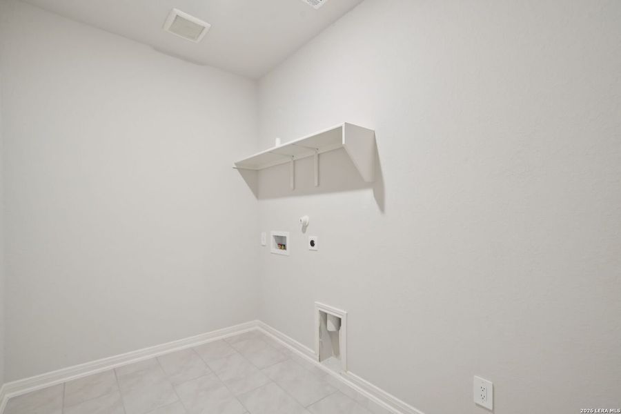 Spacious, unfurnished interior of a new home in Sagebrooke - Premier Series, San Antonio (Image 27). Spacious, unfurnished interior of a new home in Sagebrooke - Premier Series, San Antonio (Image 27).
