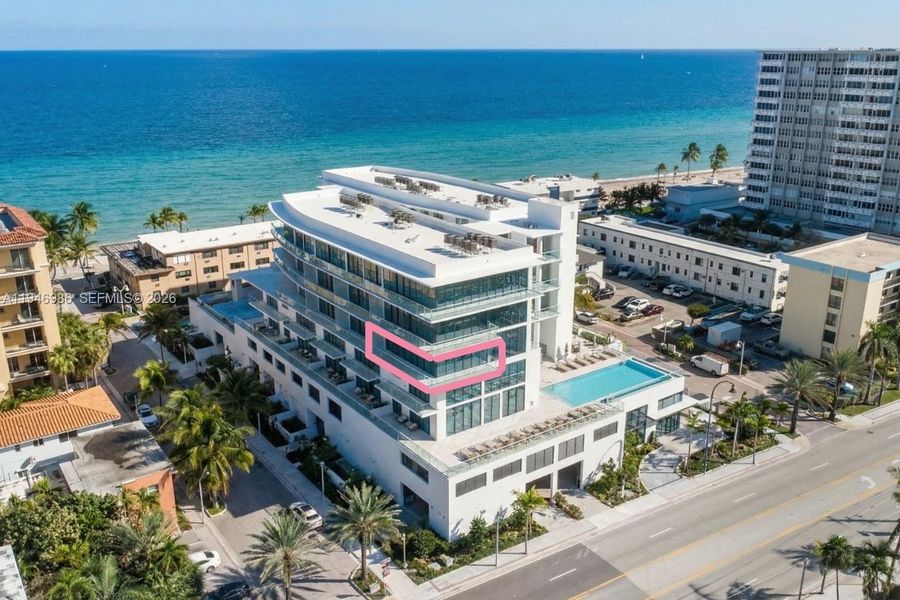 Condo located in Hollywood, FL showcasing its design and architecture (Image 12).