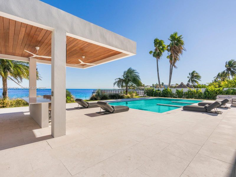 Exterior details and patio area of a home in , Marathon (Image 46).