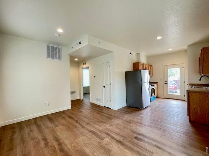 Spacious, unfurnished interior of a new home in , Boulder (Image 17).