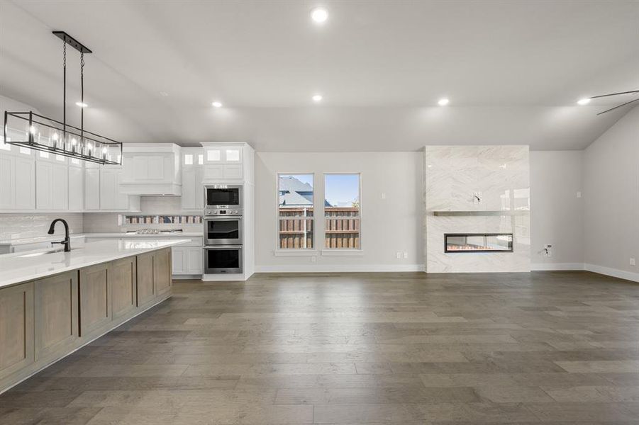 7104 Seagrove- Dining-1 7104 Seagrove- Dining-1