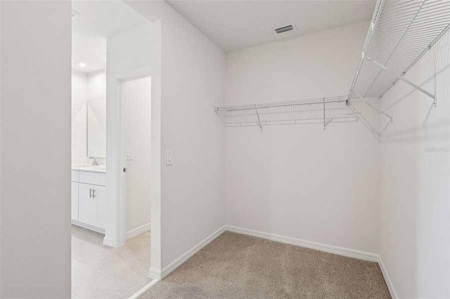 Spacious, unfurnished interior of a new home in The Reserve at Twin Lakes, St. Cloud (Image 27).