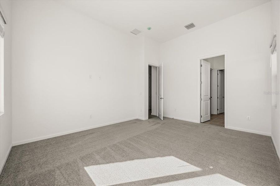 Spacious, unfurnished interior of a new home in , Orlando (Image 47).