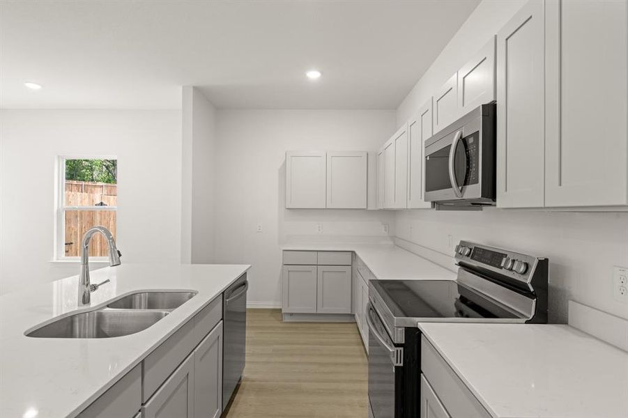 121 Kylie- Kitchen-4