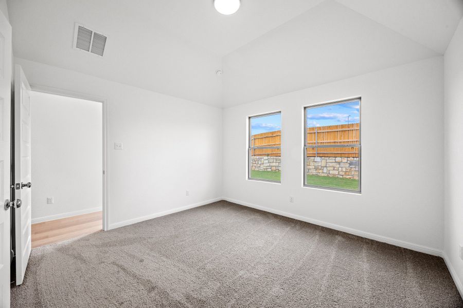 Spacious, unfurnished interior of a new home in Trinity Ranch, Elgin (Image 24).