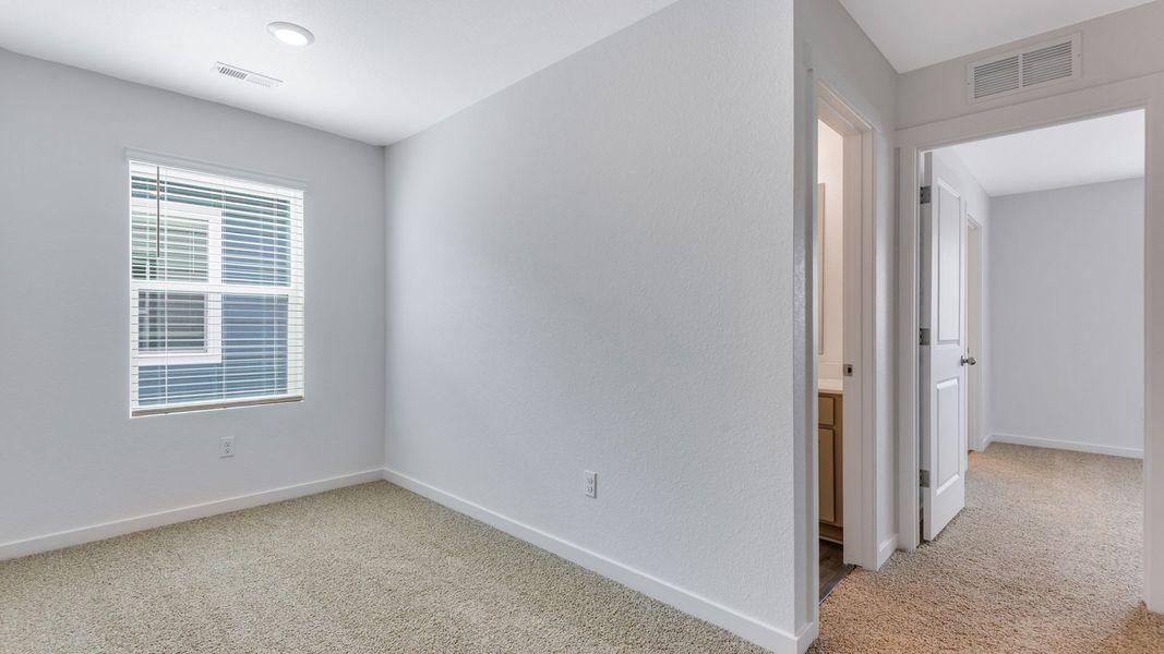 Spacious, unfurnished interior of a new home in Ellston Park, Colorado Springs (Image 18).