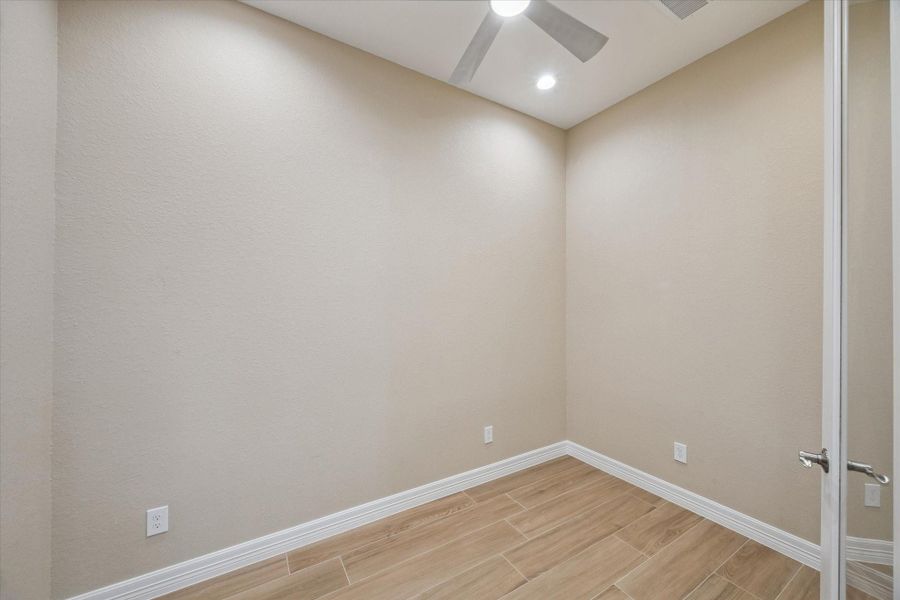 Spacious, unfurnished interior of a new home in , Kemah (Image 35). Spacious, unfurnished interior of a new home in , Kemah (Image 35).