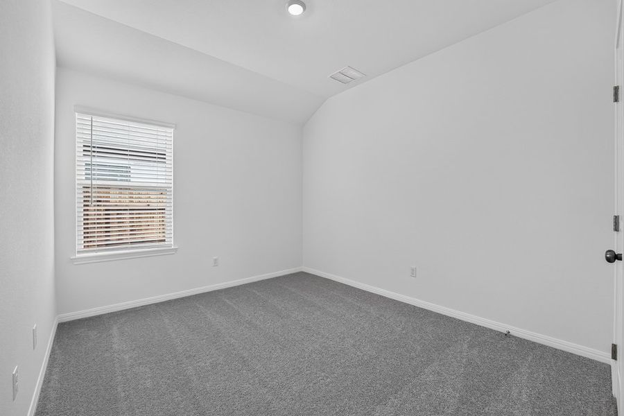 Spacious, unfurnished interior of a new home in Sunfield, Buda (Image 18).