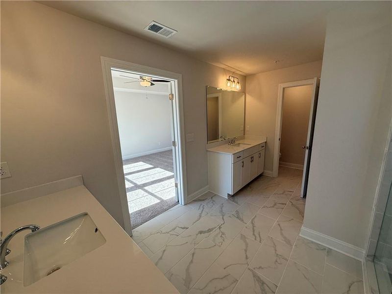 Spacious, unfurnished interior of a new home in , Marietta (Image 12).