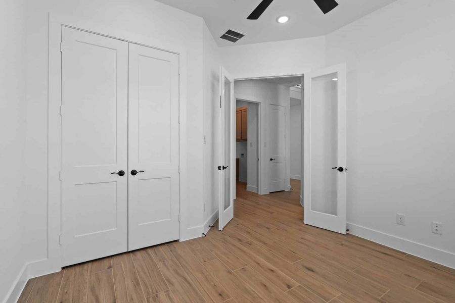 Spacious, unfurnished interior of a new home in Fulshear Lakes, Fulshear (Image 44). Spacious, unfurnished interior of a new home in Fulshear Lakes, Fulshear (Image 44).