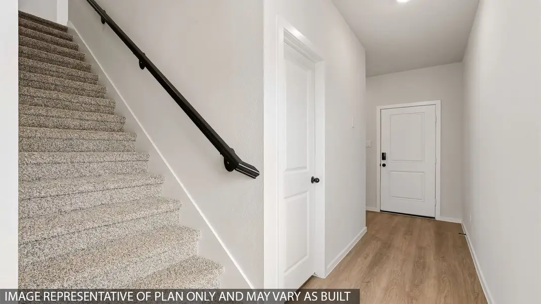 Spacious, unfurnished interior of a new home in Cypress Green, Tomball (Image 15).