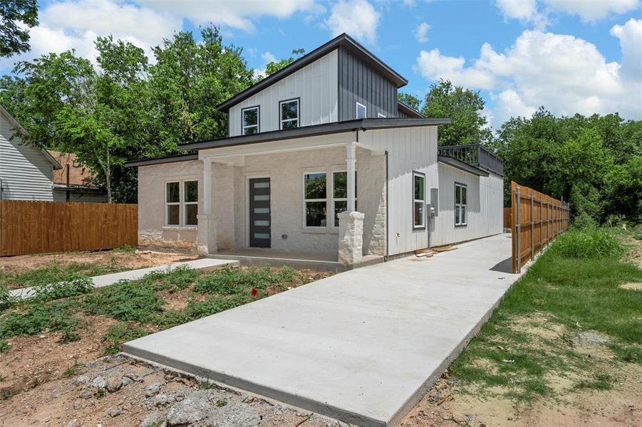 View of front of property with driveway View of front of property with driveway