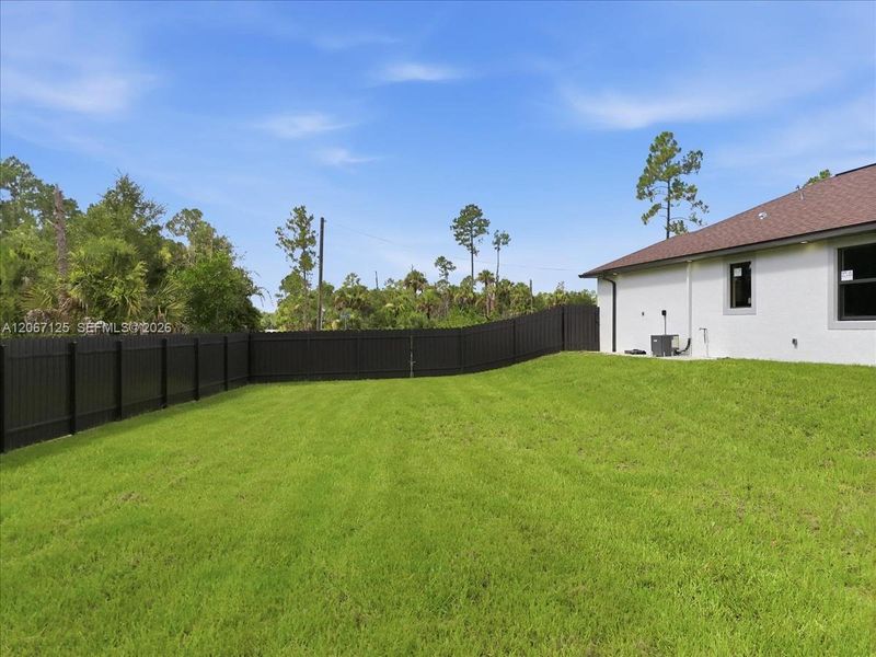 Exterior details and patio area of a home in , Lehigh Acres (Image 4).