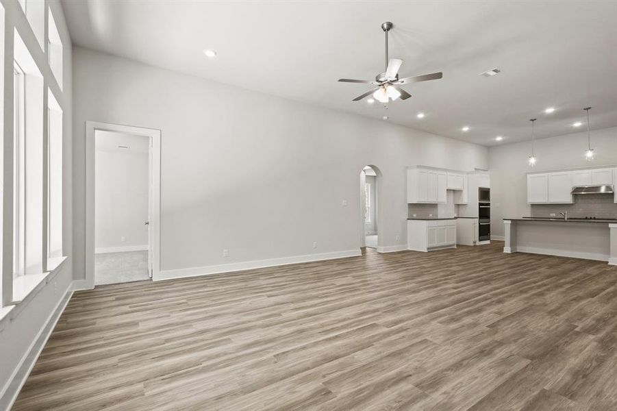 Spacious, unfurnished interior of a new home in Lyons Crest Estates, Garland (Image 30). Spacious, unfurnished interior of a new home in Lyons Crest Estates, Garland (Image 30).