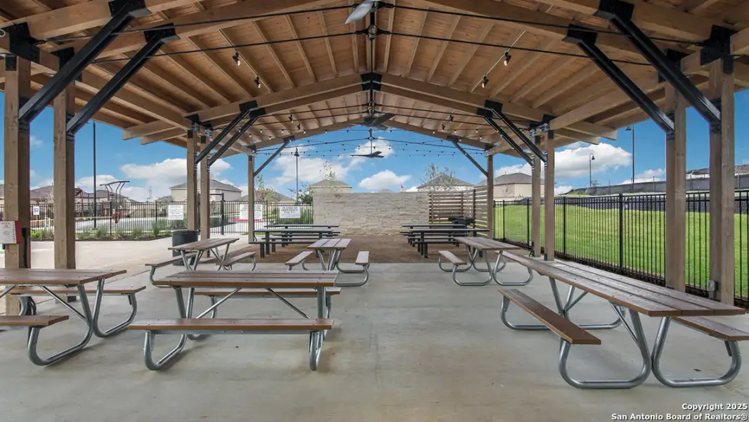 Community amenities in Applewood, San Antonio (Image 37).