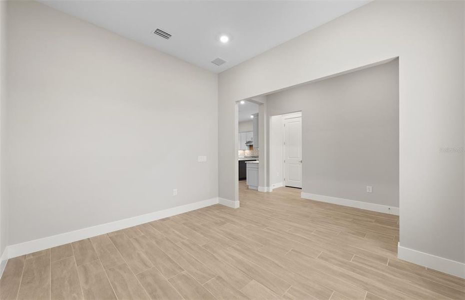 Spacious, unfurnished interior of a new home in Del Webb Catalina, Lakewood Ranch (Image 19).