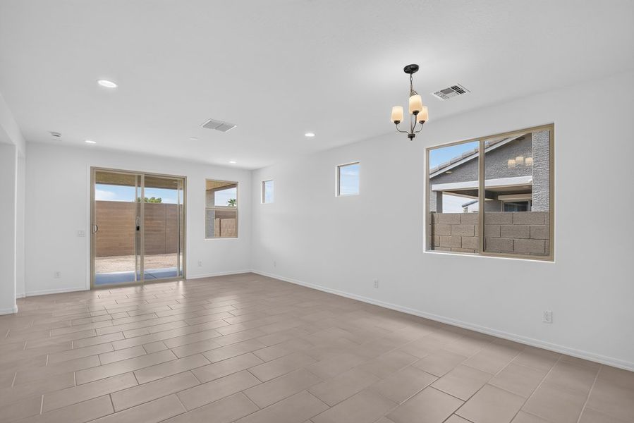 Spacious, unfurnished interior of a new home in Stonehaven, Glendale (Image 17).