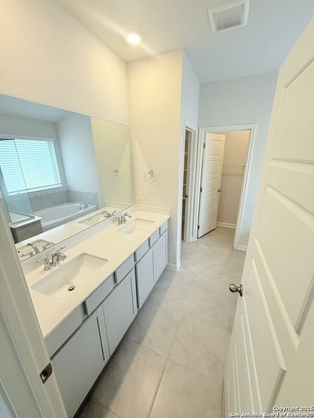 Furnished interior view inside a new home in Autry Pond, San Antonio (Image 5).