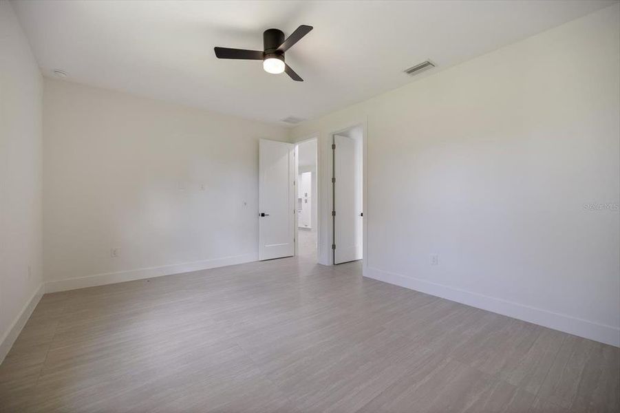 Spacious, unfurnished interior of a new home in , North Port (Image 16).
