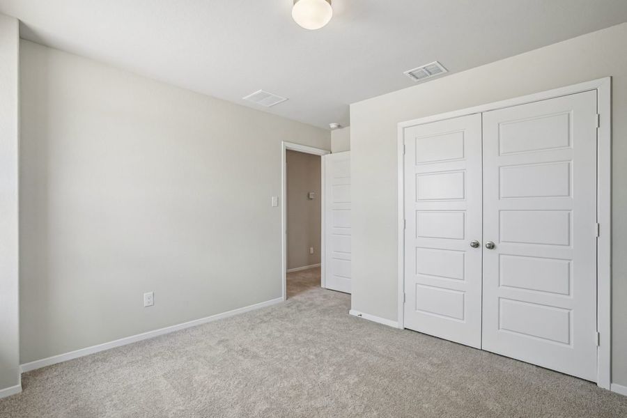 Spacious, unfurnished interior of a new home in Hunters Ranch, San Antonio (Image 21).