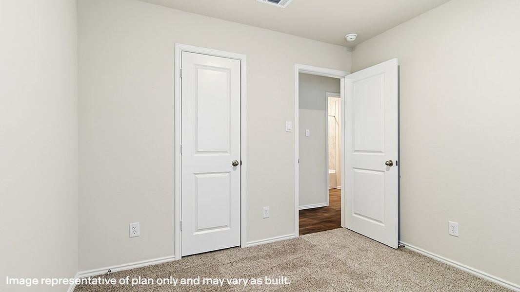 Spacious, unfurnished interior of a new home in Blue Ridge Ranch, San Antonio (Image 26).