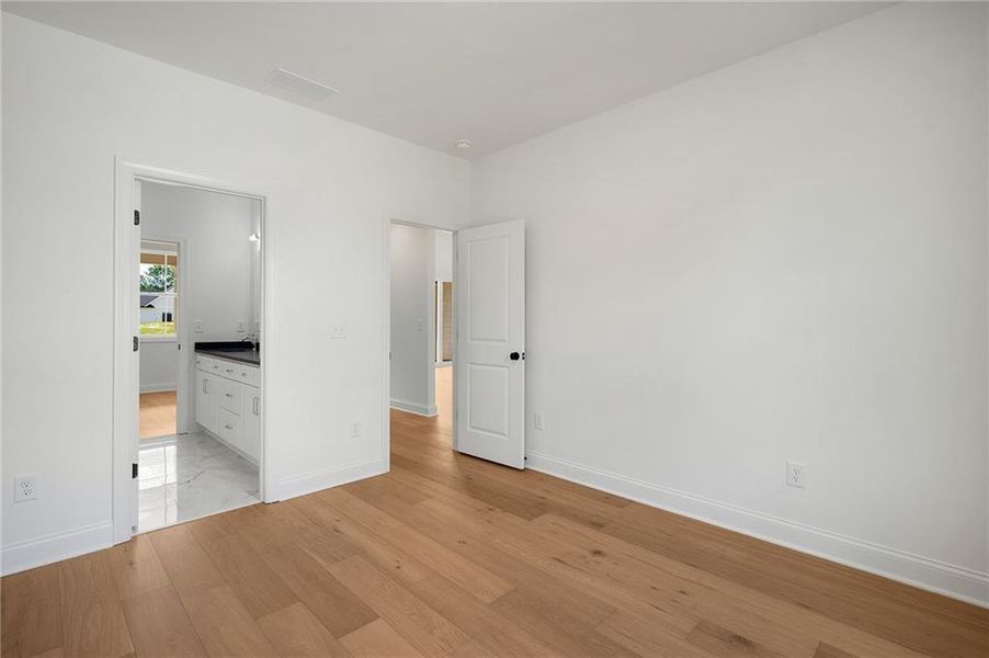 Spacious, unfurnished interior of a new home in , Calhoun (Image 27).
